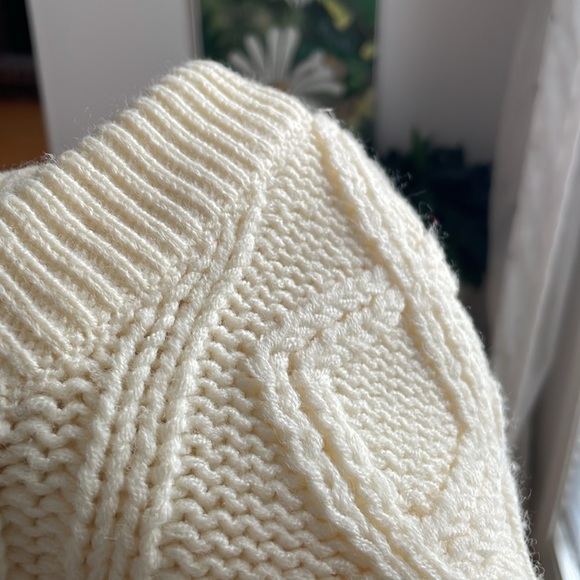 Vintage 100% acrylic 1970s chunky knit cream coloured sweater size small - Picture 14 of 14